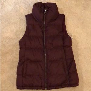 Old navy puffer vest, burgundy color, women’s XS